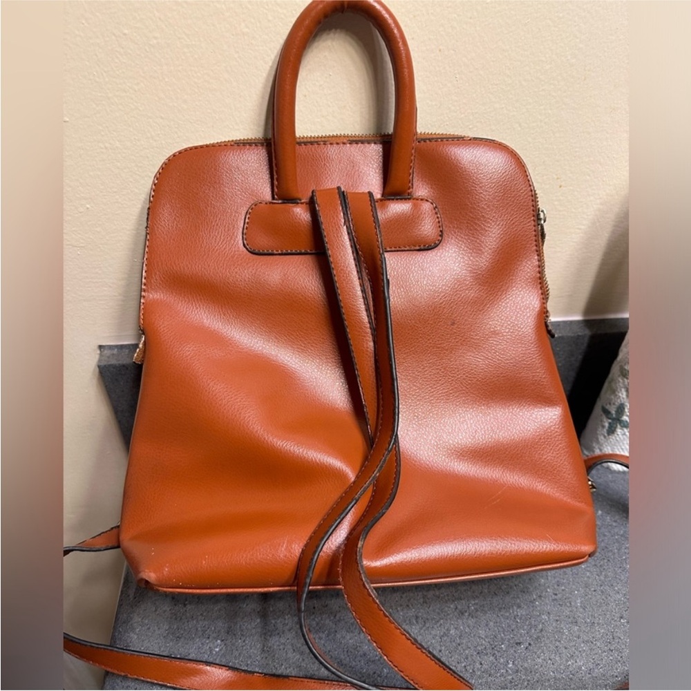 Backpack Structured Leather Design. Comes With De… - image 3